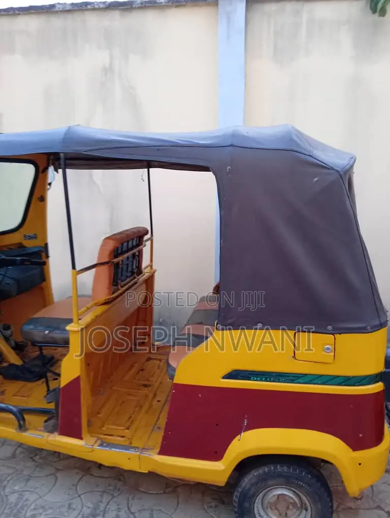 TVS King Cargo 2022 Brown