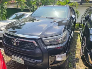 Toyota Hilux SR 4x4 2016 Black