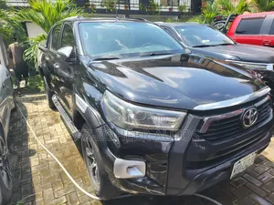 Toyota Hilux SR 4x4 2016 Black
