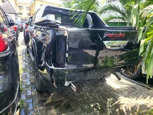 Toyota Hilux SR 4x4 2016 Black