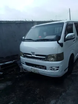 Toyota HiAce 2000 White