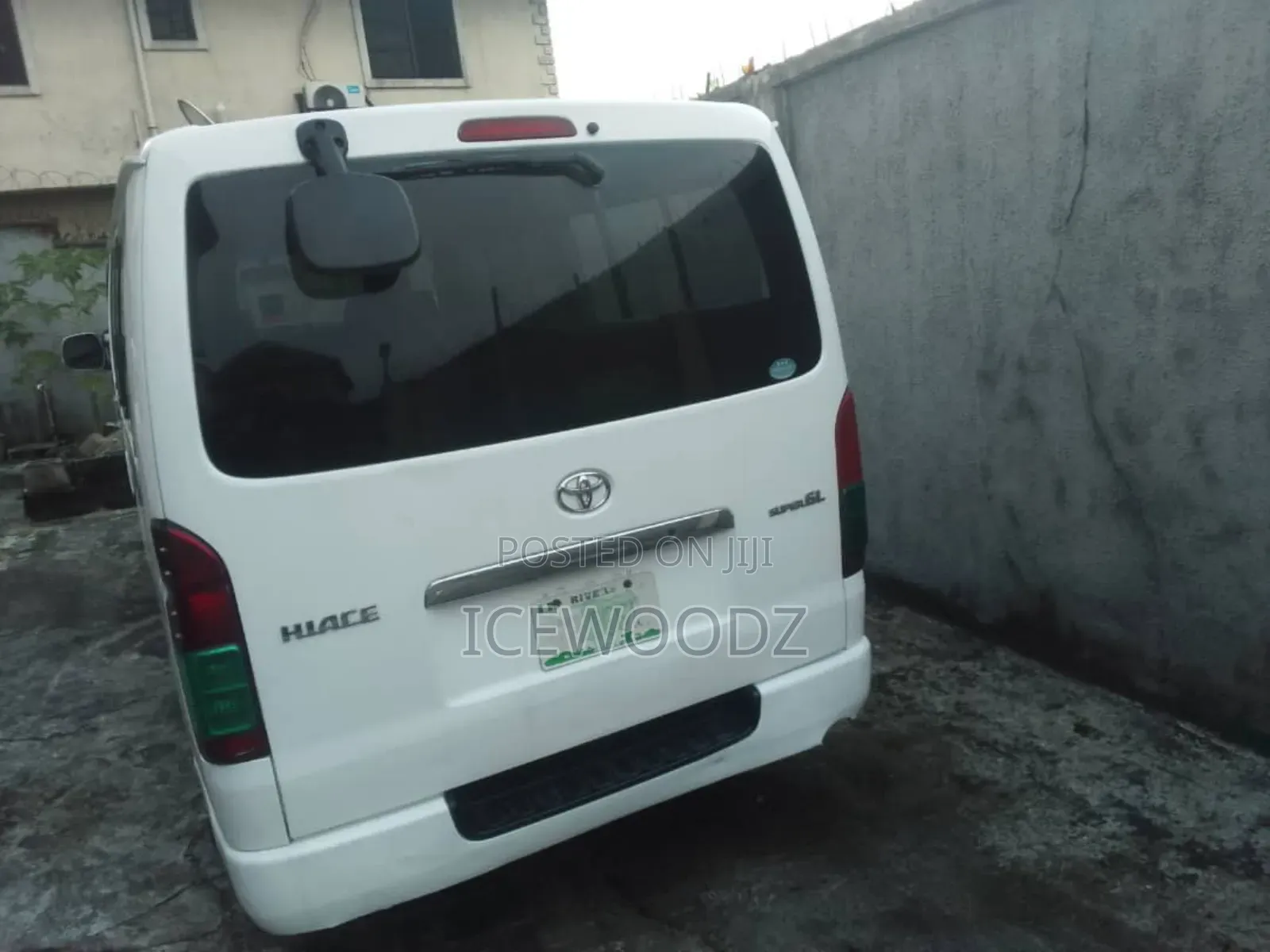 Toyota HiAce 2000 White