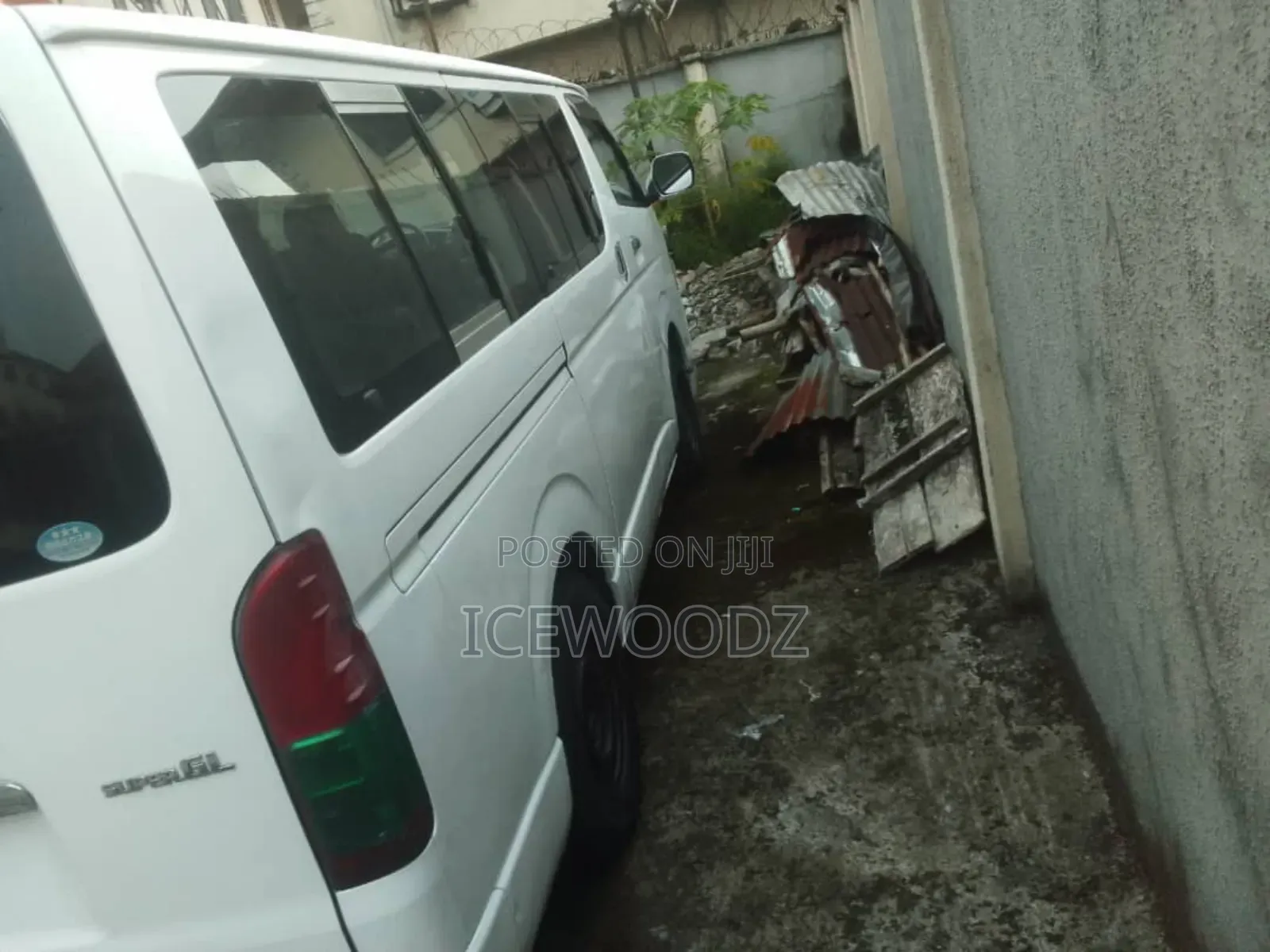 Toyota HiAce 2000 White