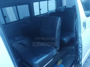 Toyota HiAce 2000 White