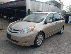 Toyota Sienna 2009 Gold