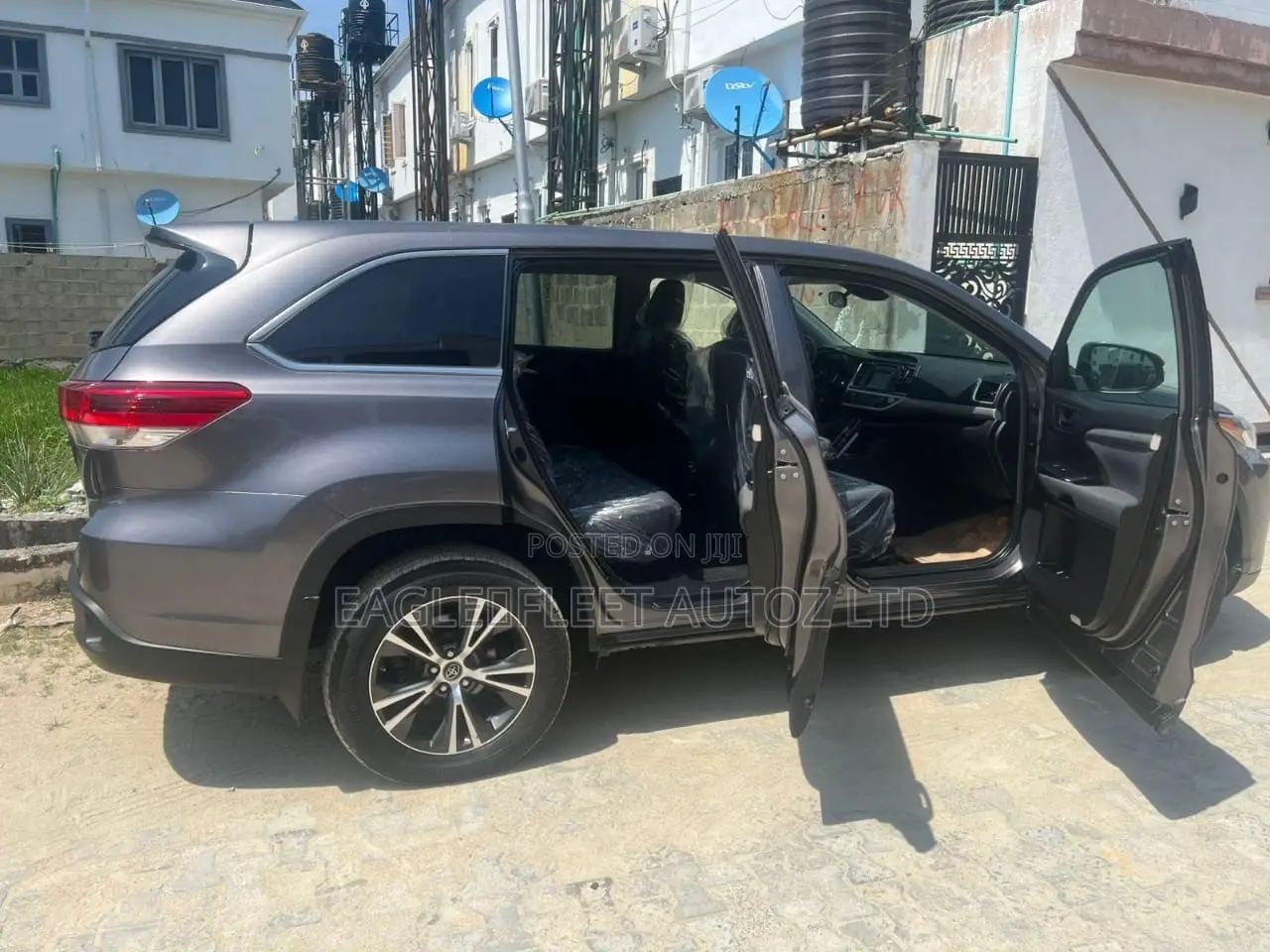 Toyota Highlander LE 2019 Gray