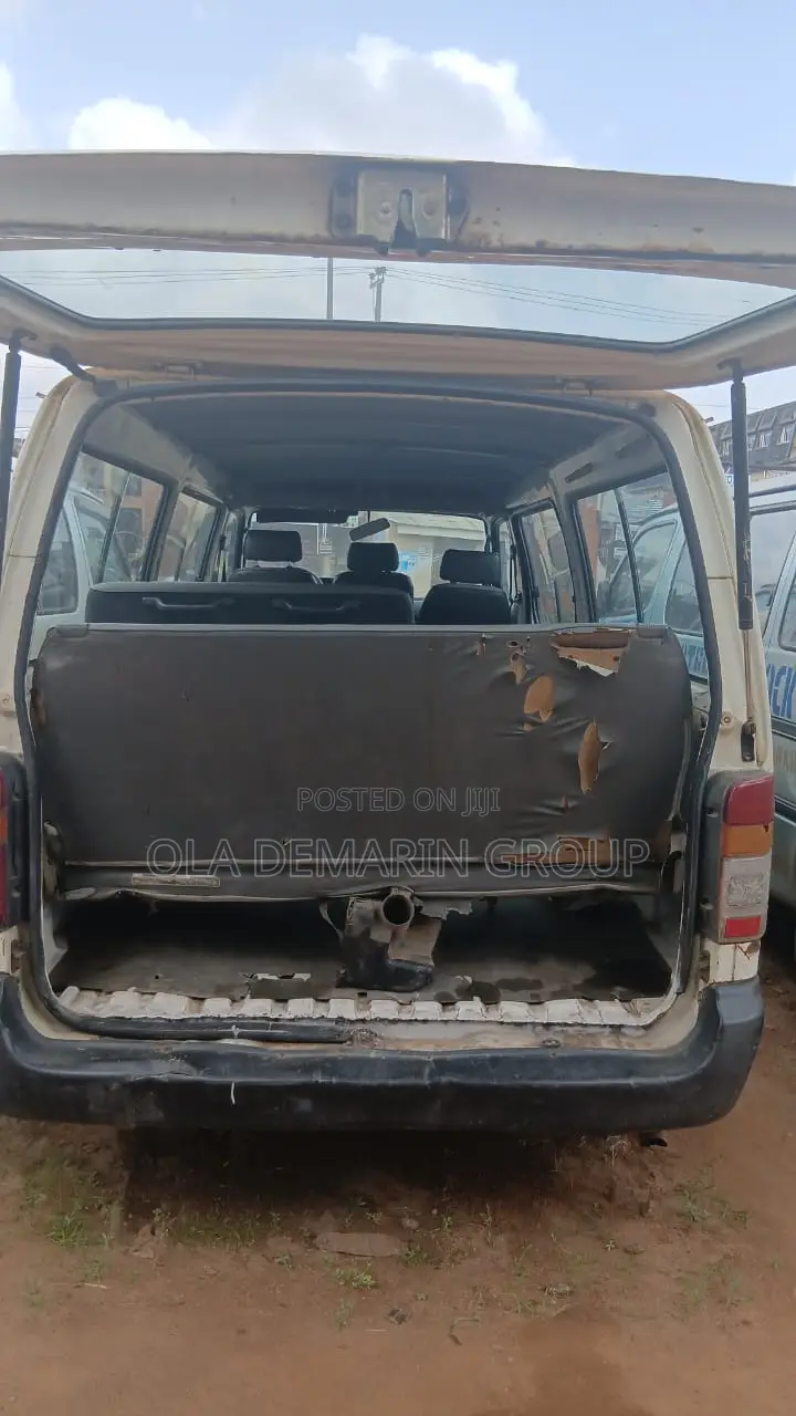 Toyota HiAce 1998 White