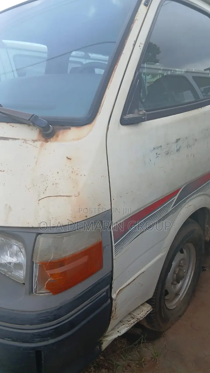 Toyota HiAce 1998 White