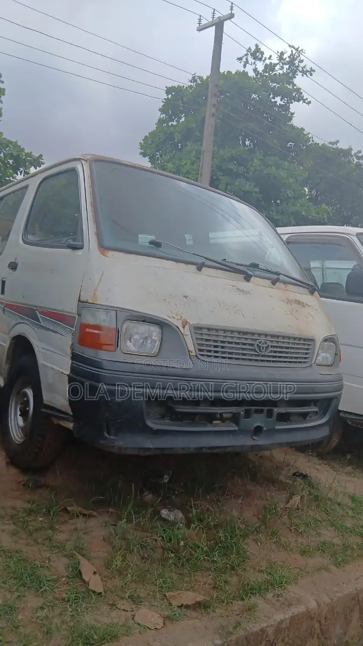 Toyota HiAce 1998 White