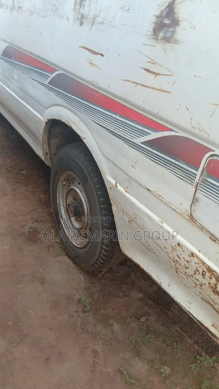 Toyota HiAce 1998 White