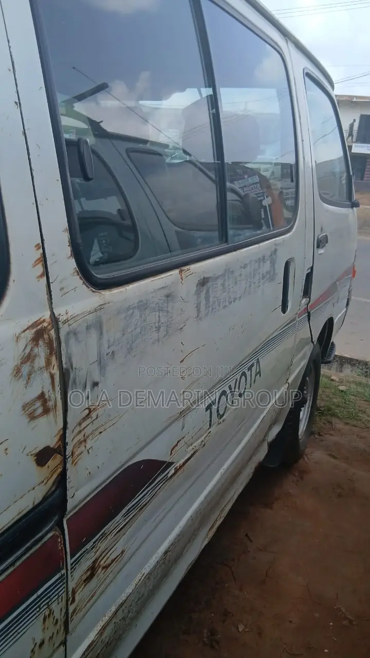 Toyota HiAce 1998 White