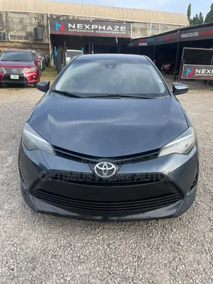 Toyota Corolla LE (1.8L 4cyl 2A) 2018 Blue