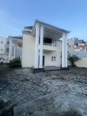 5bdrm Duplex in Admiralty Roads for rent