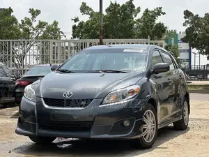 Toyota Matrix Hatchback FWD (1.8L 4cyl 5M) 2010 Gray