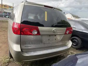 Toyota Sienna LE FWD 2006 Gold