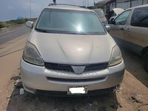 Toyota Sienna 2006 Silver