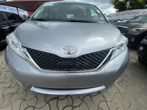 Toyota Sienna Limited 7 Passenger 2011 Gray