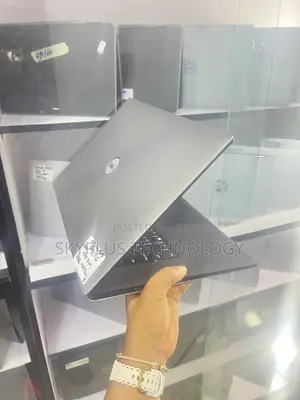 Laptop Dell Precision 15 5540 16GB Intel Xeon SSD 512GB