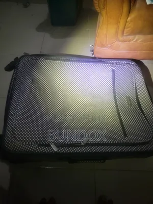 Large Travel Suitcase With Spacious Interior – Iyanipaja