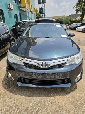 Toyota Camry XLE 4dr Sedan (2.5L 4cyl 6A) 2014 Gray