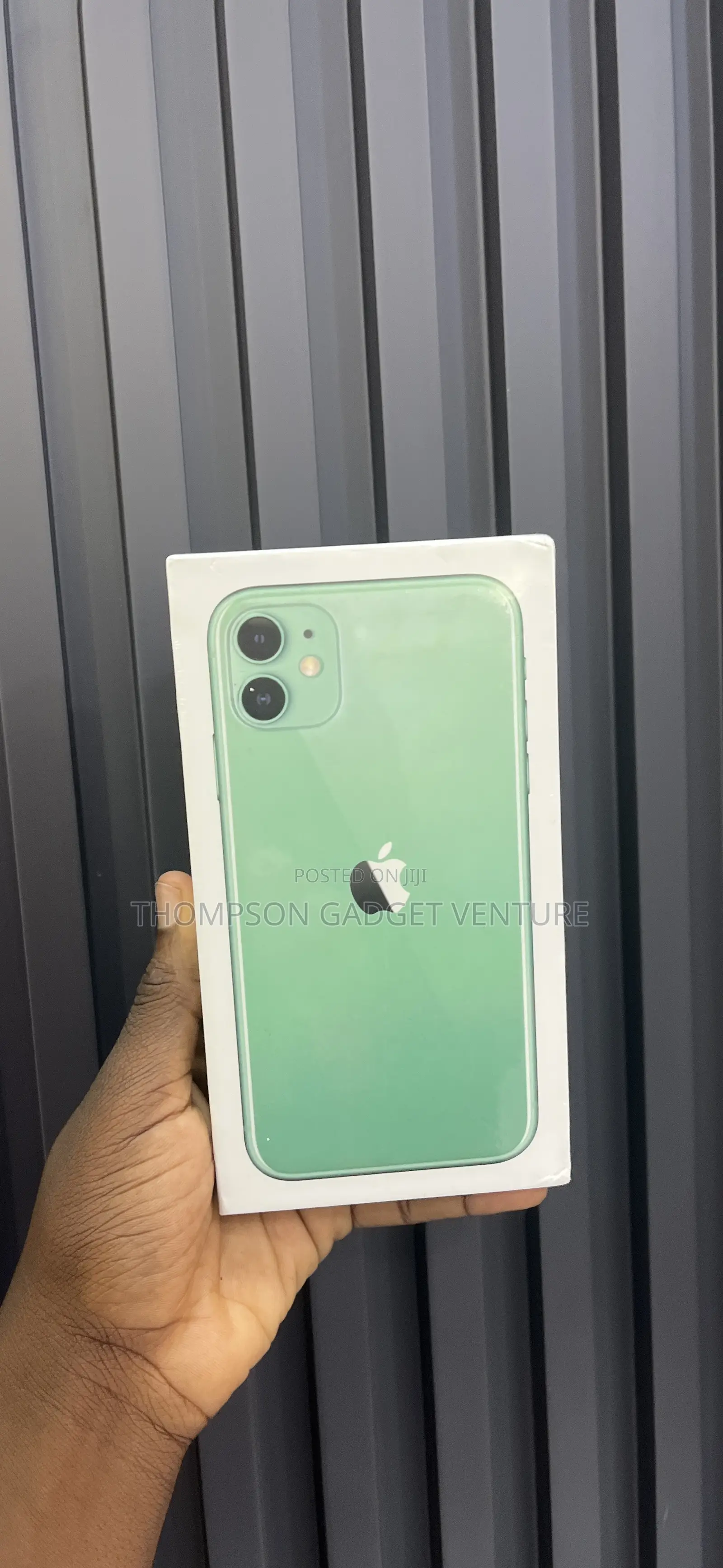New Apple iPhone 11 64 GB Green