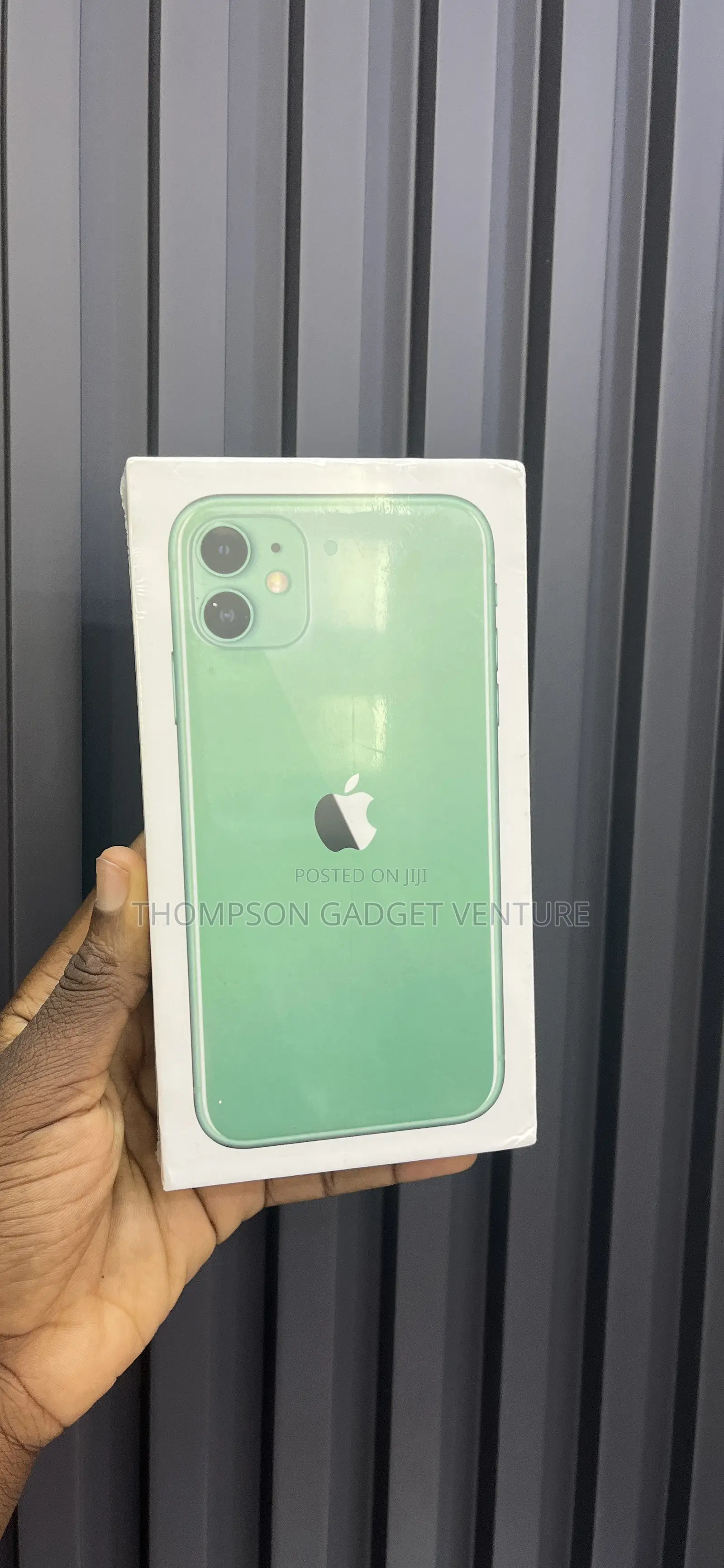 New Apple iPhone 11 64 GB Green