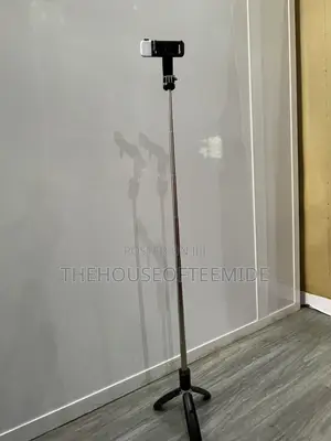 L02s Selfie Stick With Light