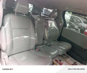 Toyota Sienna 2019 Silver