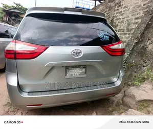Toyota Sienna 2019 Silver