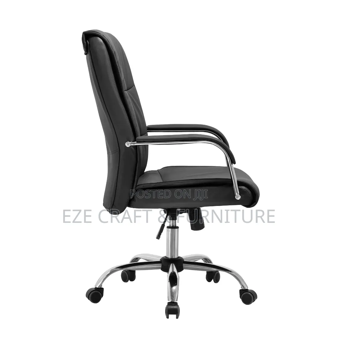 Emel Cushion Manager Chair