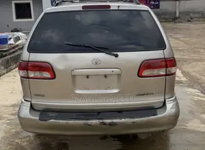 Toyota Sienna CE 2002 Gold