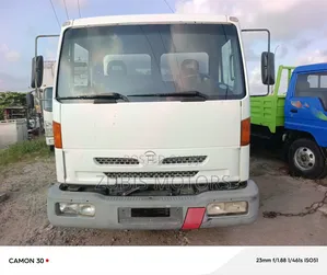 Nissan Cabstar 6 Tire Normal Hand Extra Long Chassis Diesel Engine