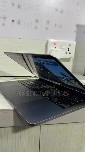 Laptop Apple MacBook Pro 2020 32GB Intel Core i7 SSD 1T