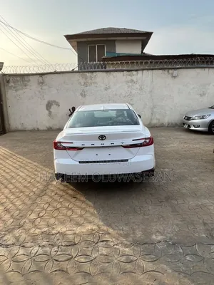 Toyota Camry XLE 2025 White