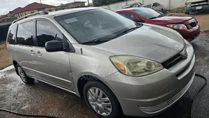 Toyota Sienna XLE 2005 Gold