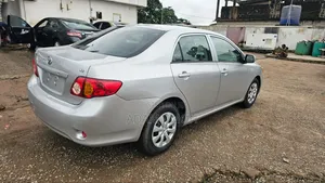 Toyota Corolla Base 4dr Sedan (1.8L 4cyl 5M) 2010 Silver