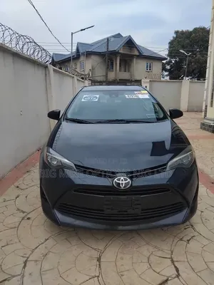 Toyota Corolla LE (1.8L 4cyl 2A) 2018 Blue