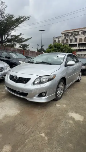 Toyota Corolla 2010 Silver