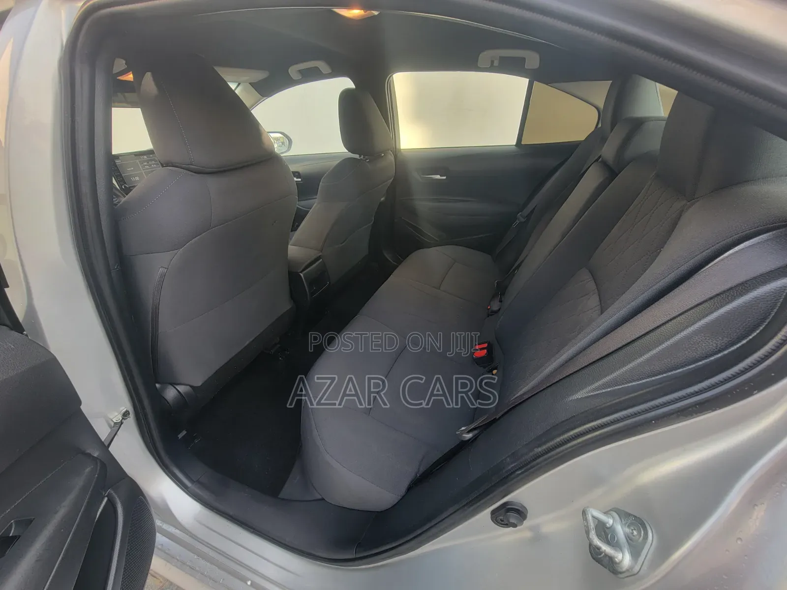 Toyota Corolla LE 2020 Silver