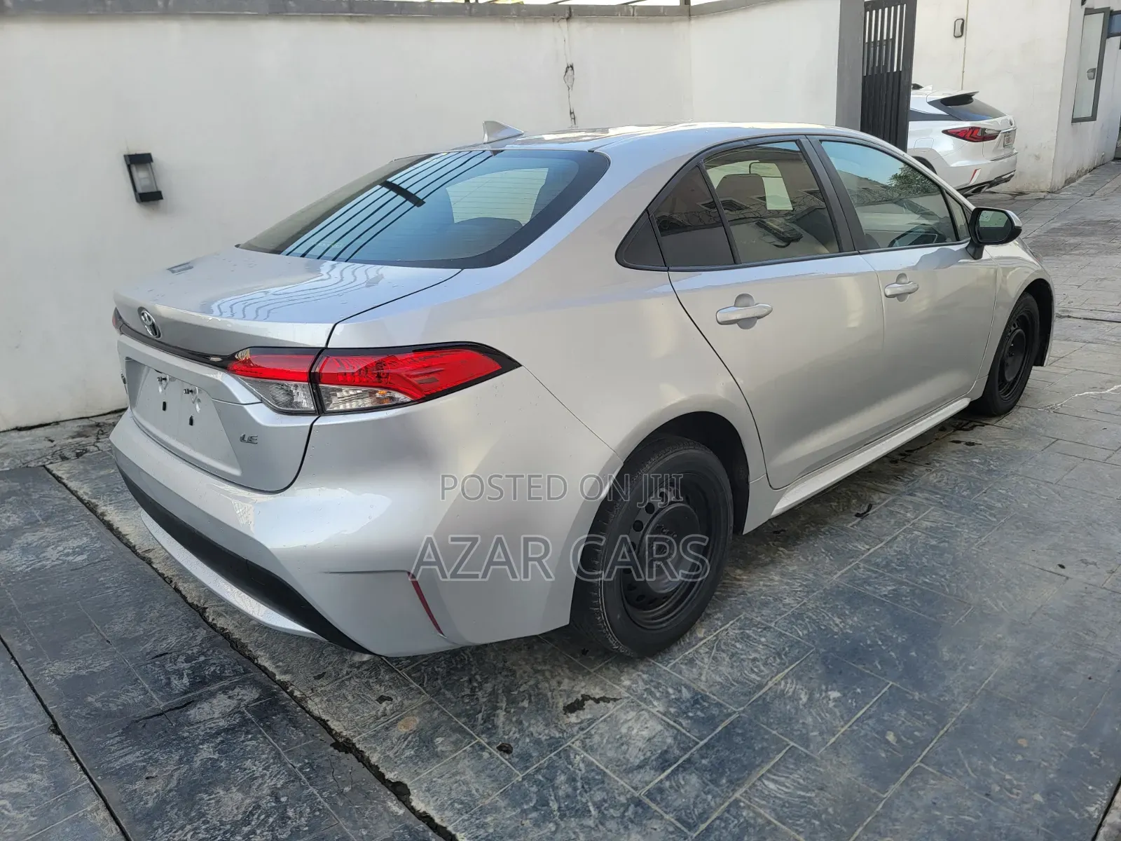 Toyota Corolla LE 2020 Silver