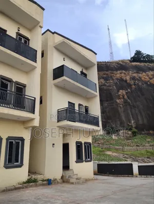 4bdrm Townhouse / Terrace in Rocky Apartments, Katampe (Main) for rent