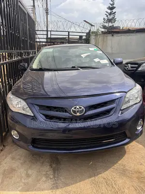 Toyota Corolla LE 4dr Sedan (1.8L 4cyl 4A) 2013 Blue
