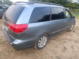 Toyota Sienna 2006 Blue