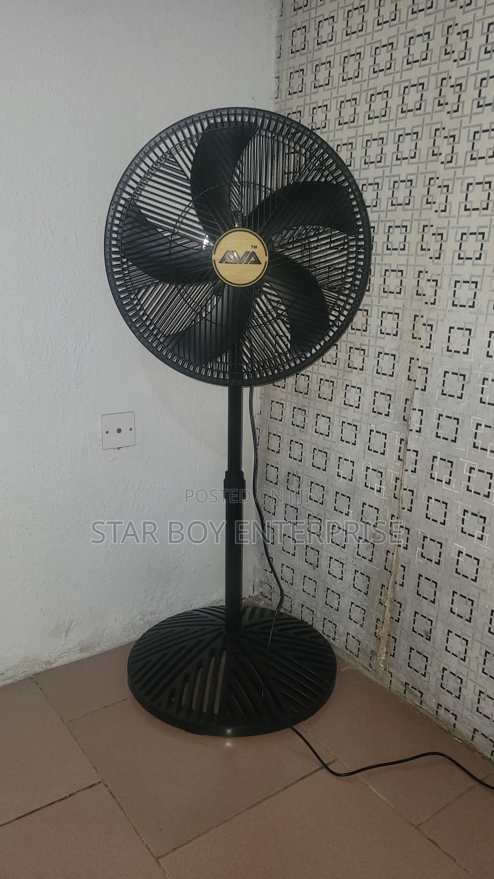 AVA 18" Standing Fan
