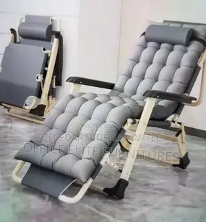 Contemporary Relaxing Chair