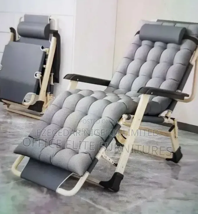 Contemporary Relaxing Chair