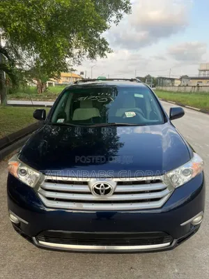 Toyota Highlander SE 2011 Blue