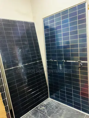 550w 144cells 16 Busbar Canadian Solar Panel