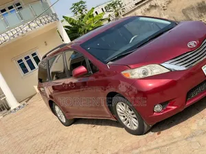 Toyota Sienna 2011 Maroon