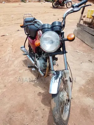 Bajaj Avenger 220 2024 Orange